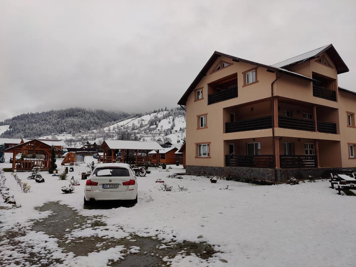 Hotel Casa Poiana Teiului Exteriér fotografie